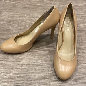 Nine West NW Caress nude heels